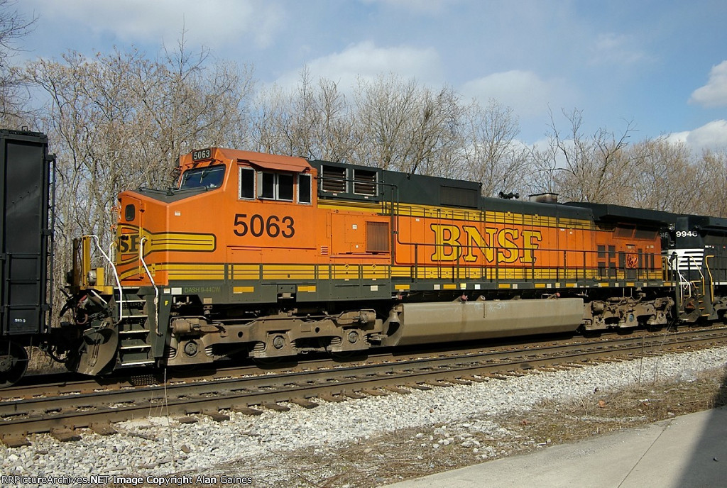 BNSF C44-9W 5063